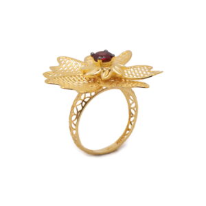 22k yellow gold red garnate floral ring
