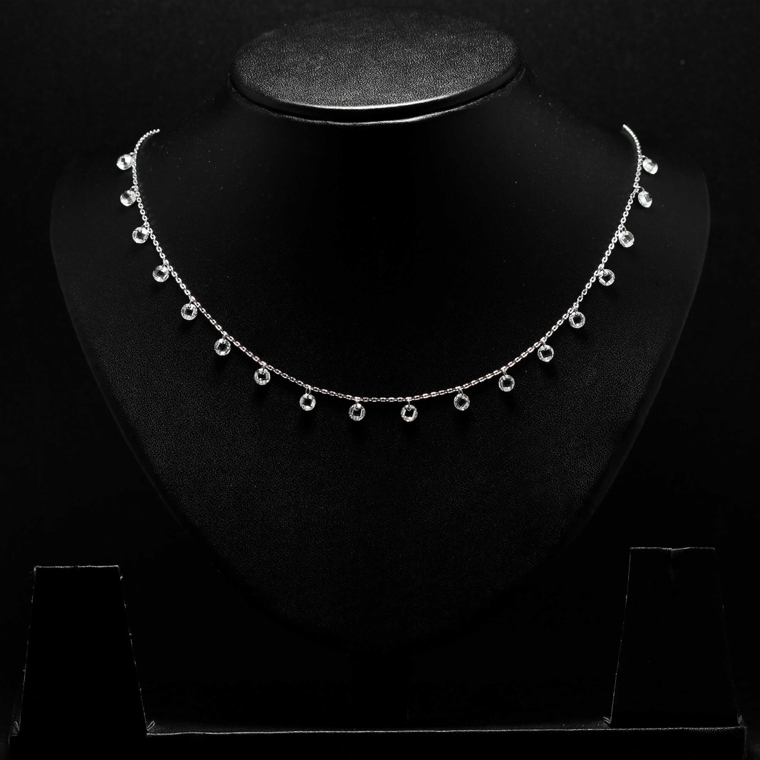 Silver queens necklace - Image 2