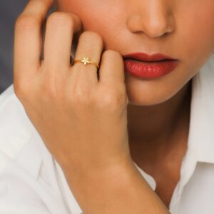 Golden tiny flower ring