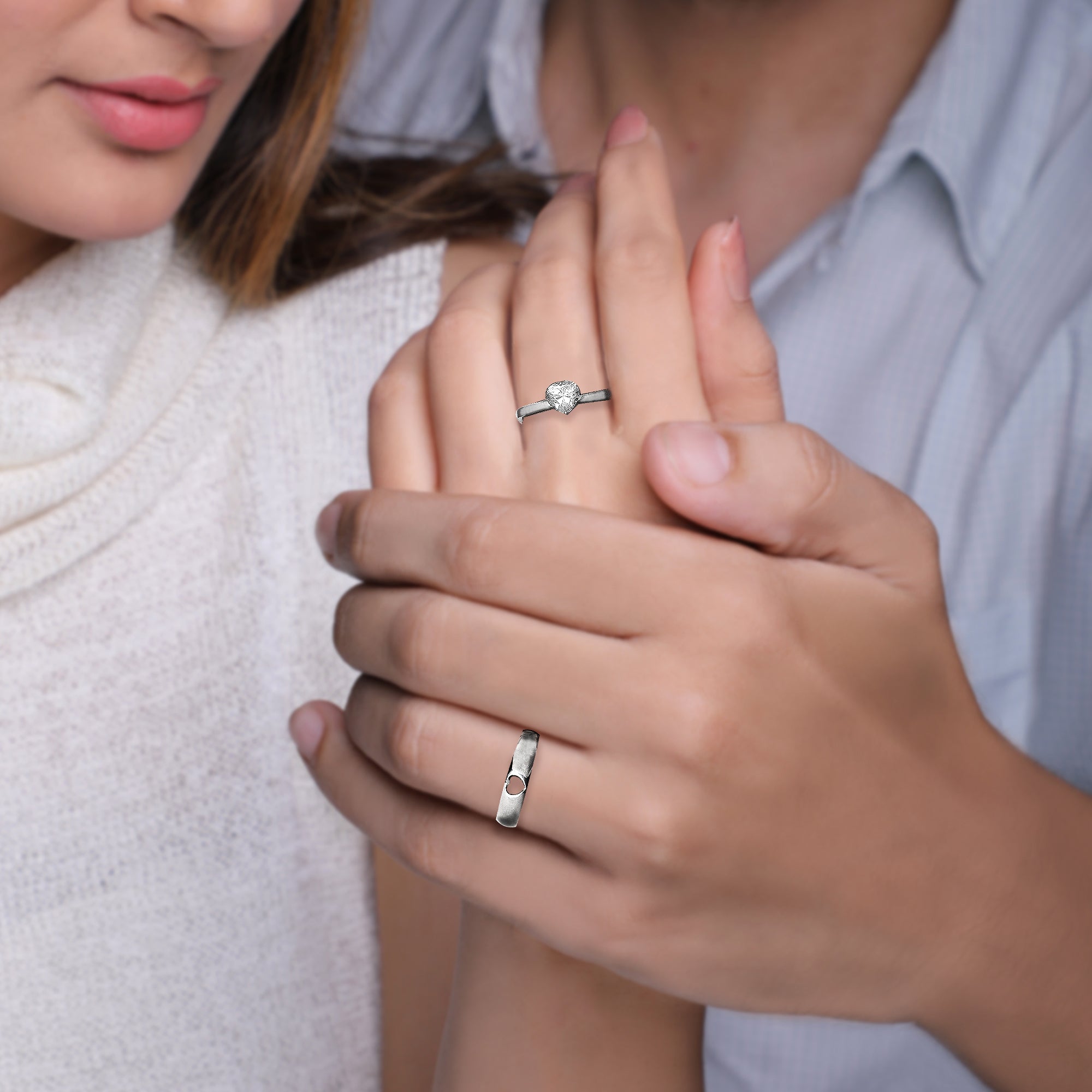 Silver embrace heart couple rings - Image 2