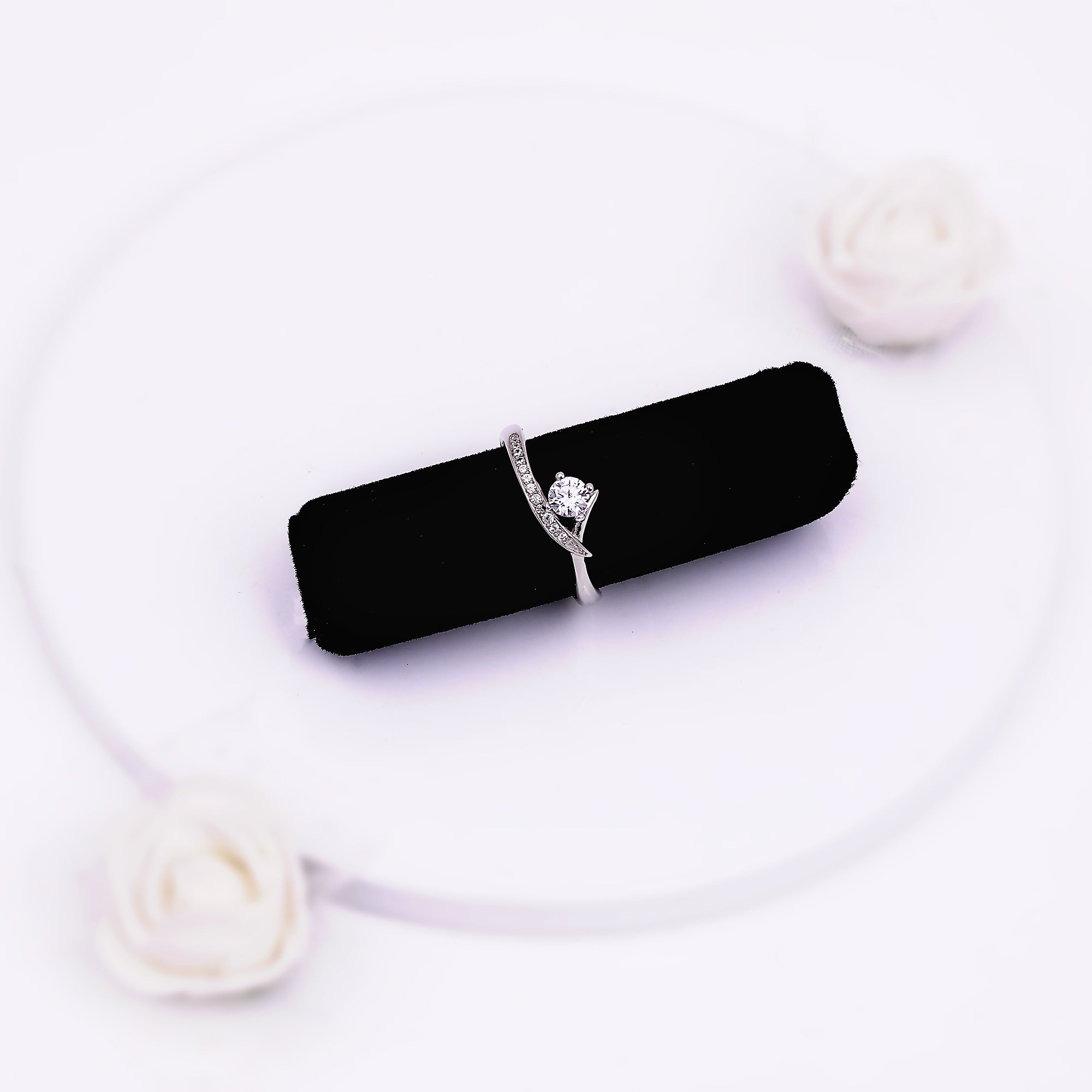 Silver zircon embrace ring - Image 2