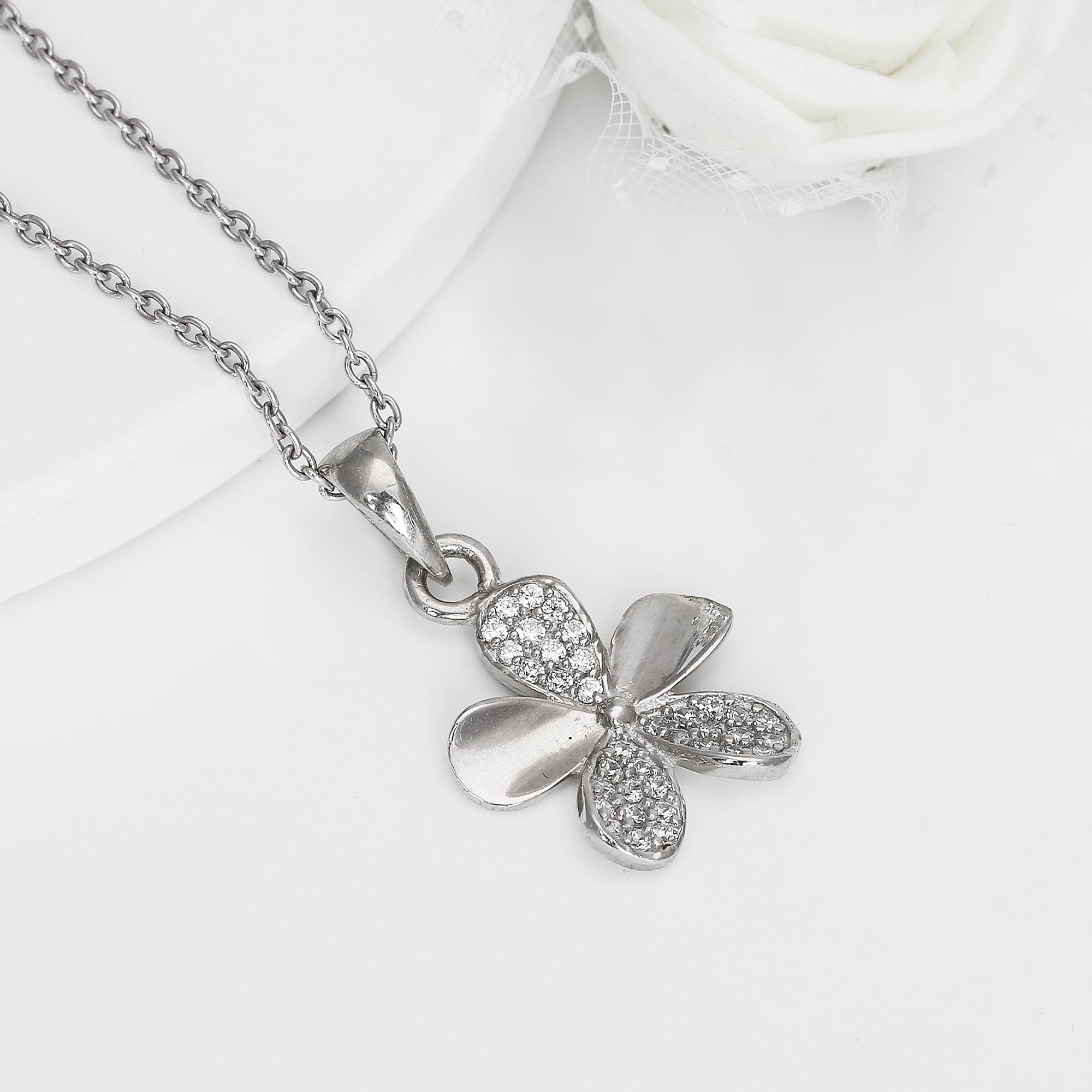 Silver flower pendant with link chain - Image 4