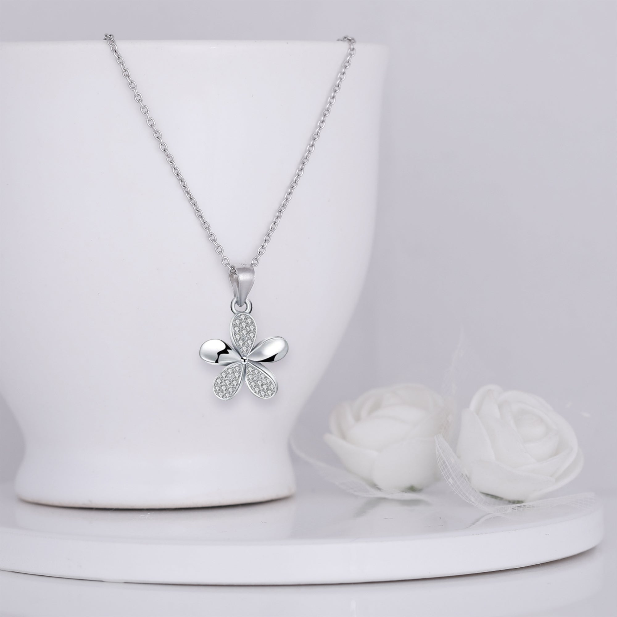 Silver flower pendant with link chain - Image 3