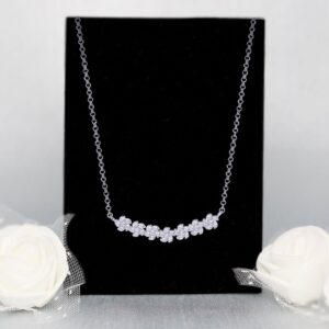 Silver blooming flower necklace