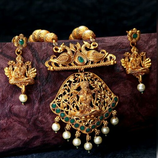 22 kt gold jadtar set