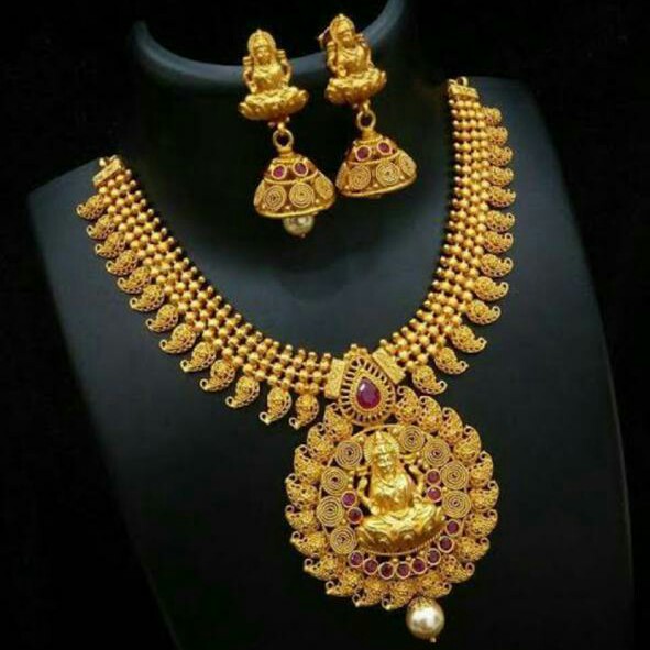 22kt gold temple set