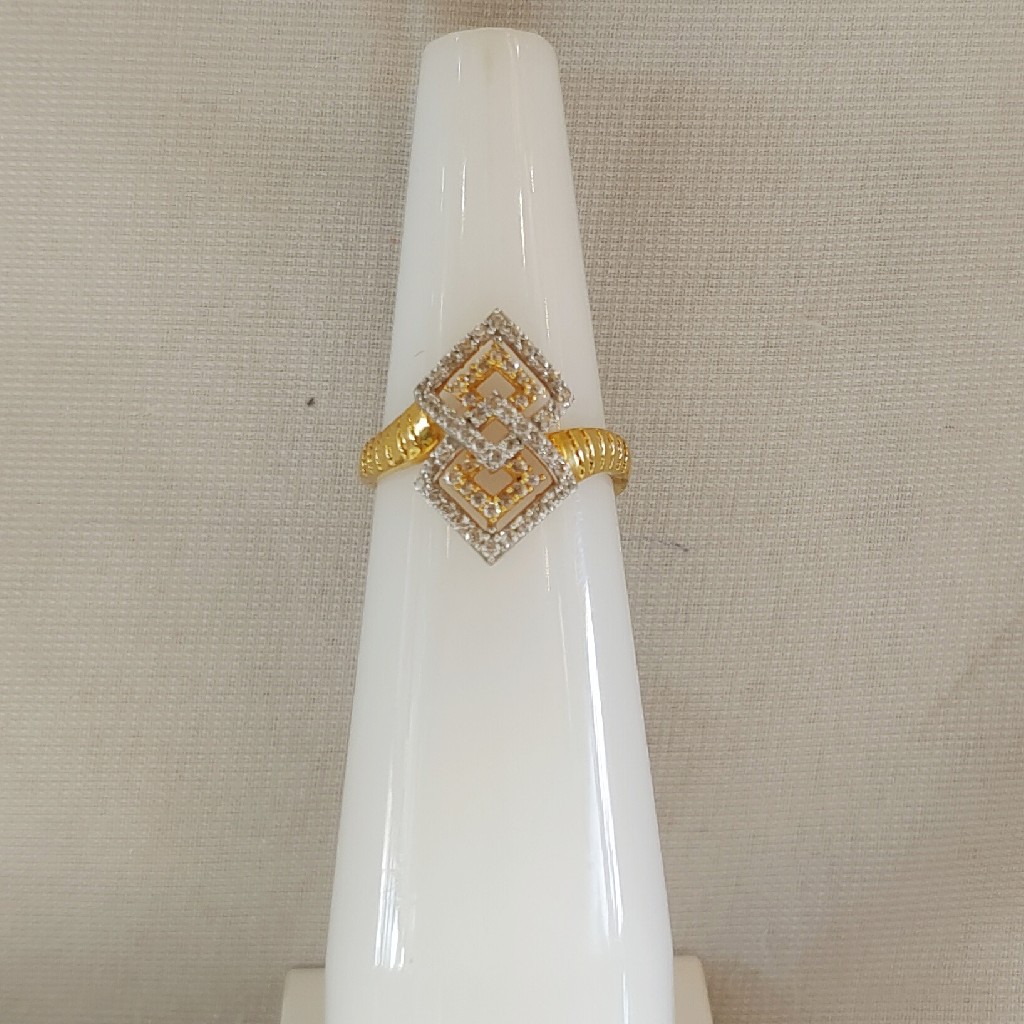 22 CRT 916 Hallmark Ladies Ring