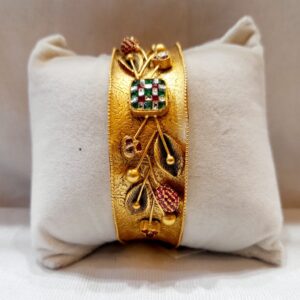 22 CRT 916 Hallmark Antique Lucky