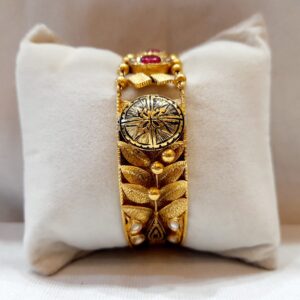 22 CRT 916 Hallmark Antique Lucky