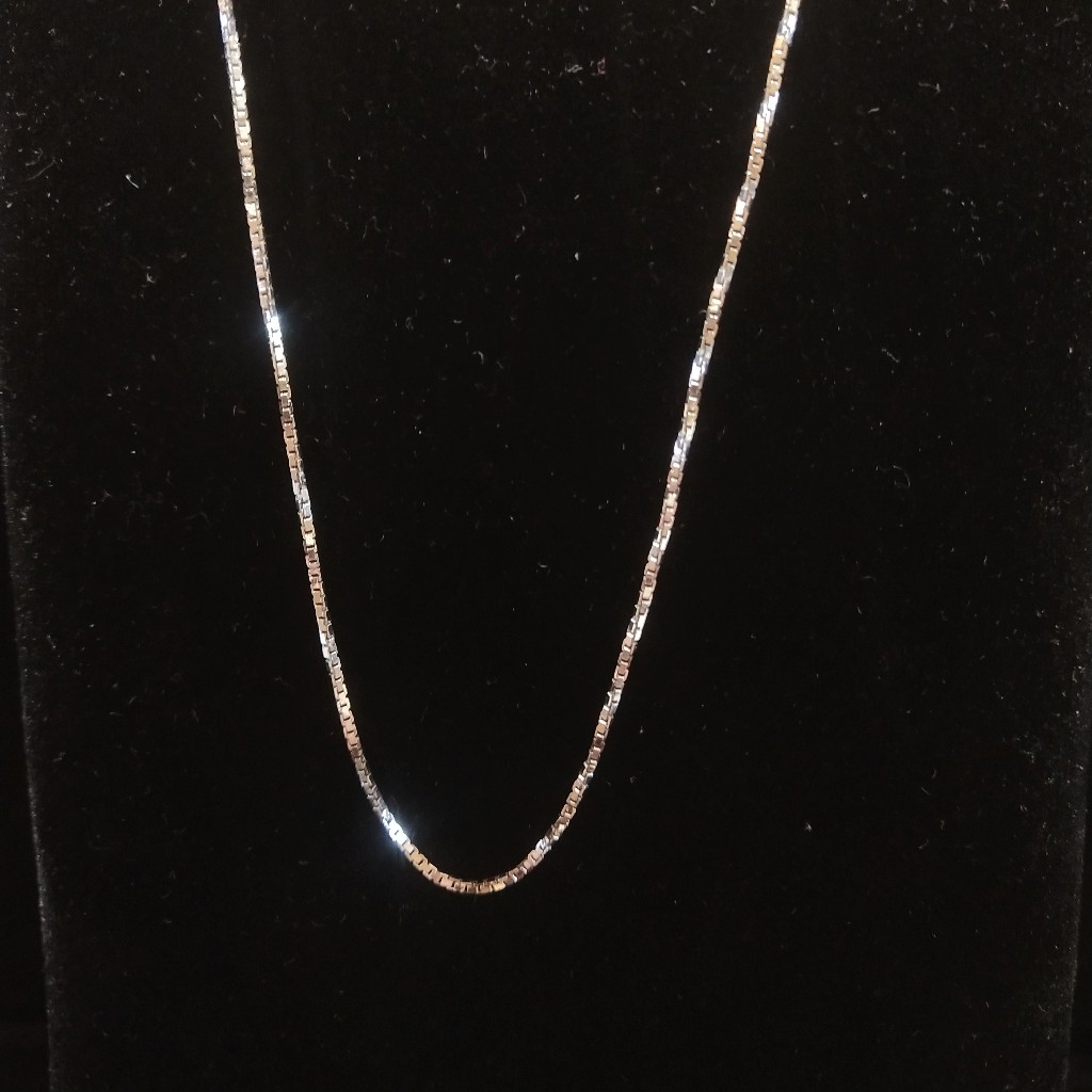 18 CRT Hallmark White Gold Chain