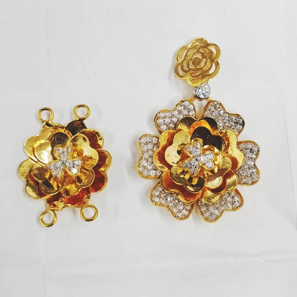 Gold pendent set