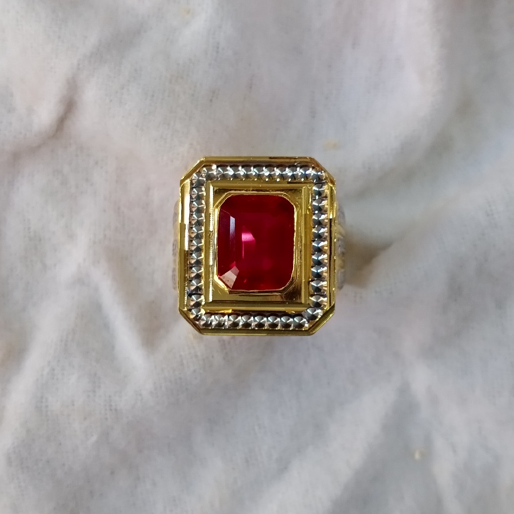 Gold gemstone ring