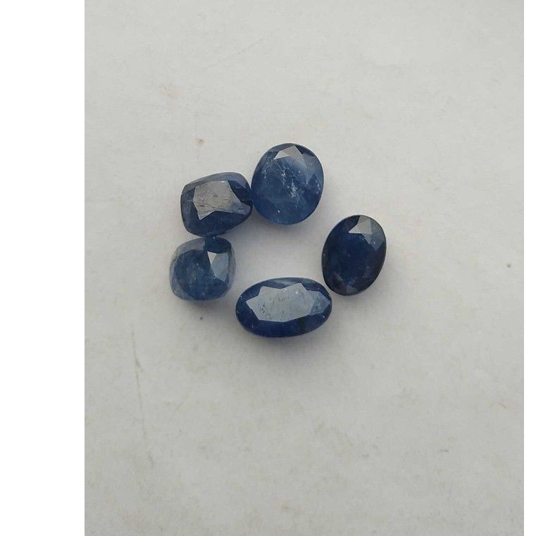 4.50ct oval blue blue-sapphire-neelam
