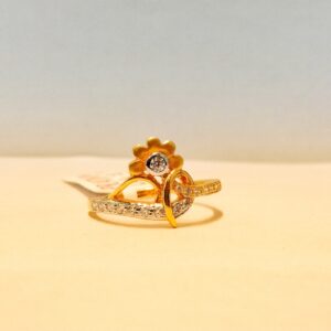 22k Gold Flower Diamond Unique Design Ring For Ladies