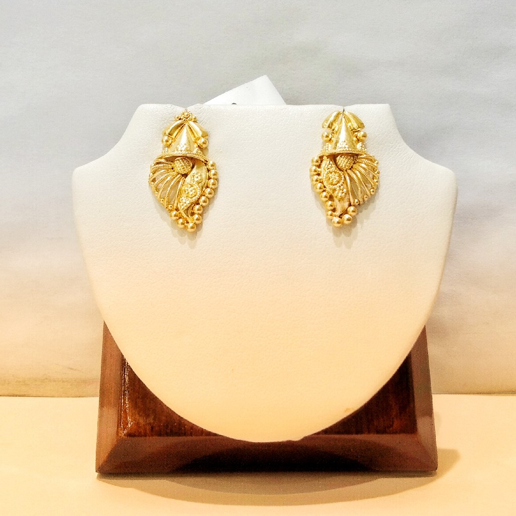 916 Hallmark Elegant Teardrop Stud Earrings