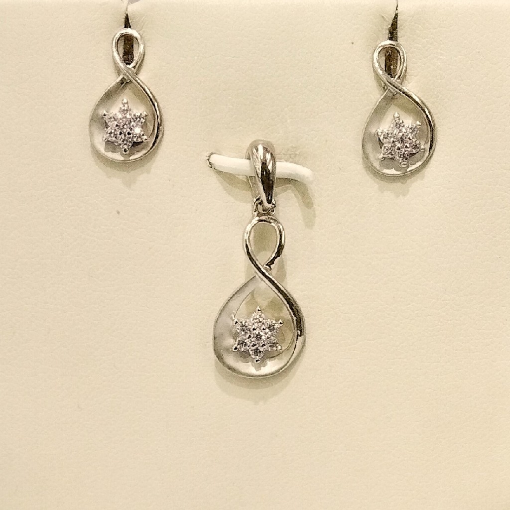 925 Sterling Silver 9  Stylish Designs Of Emerald Pendant Set