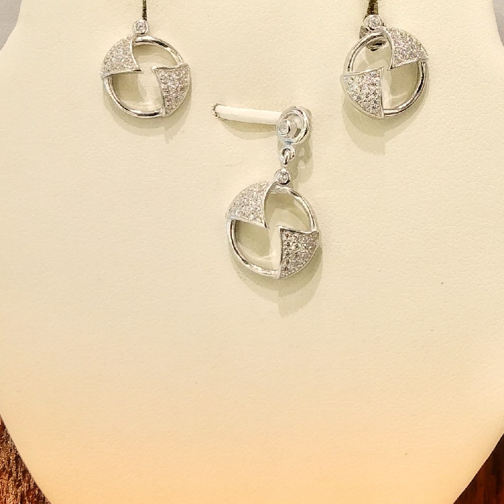925 Sterling Silver Round Shape Diamond Pendant Set