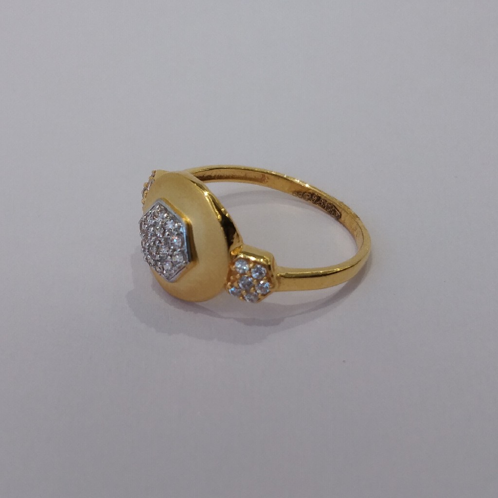 916 Gold Hallmark Fancy Ladies Ring - Image 2