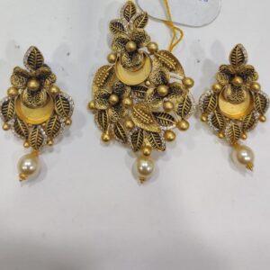 916 gold Moon shape with oxidised flower pendant set