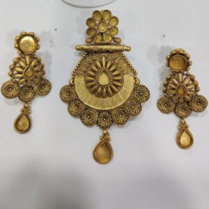 22k gold valuable pendent set