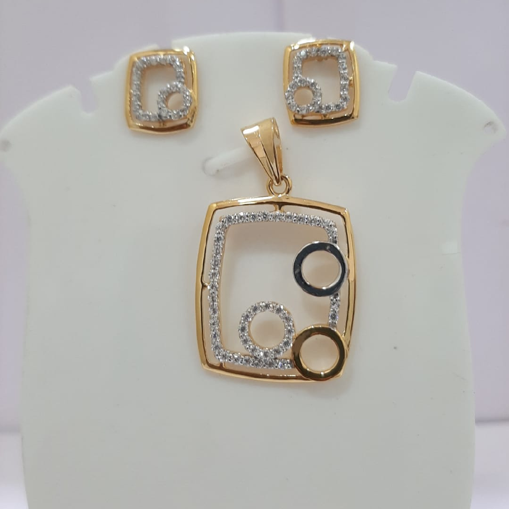 916 gold Square diamond Square pendent set