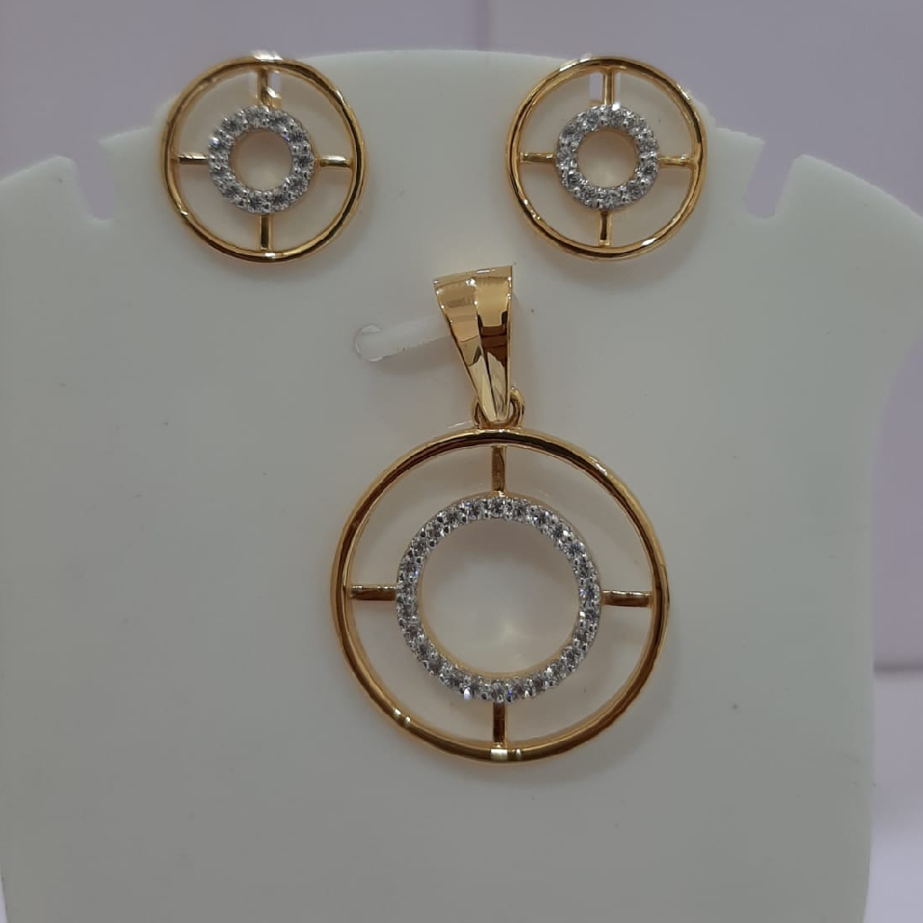 916 gold Round diamond pendent set
