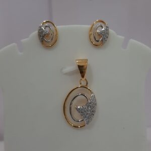 22k gold diamond oval shape in oval pendent set