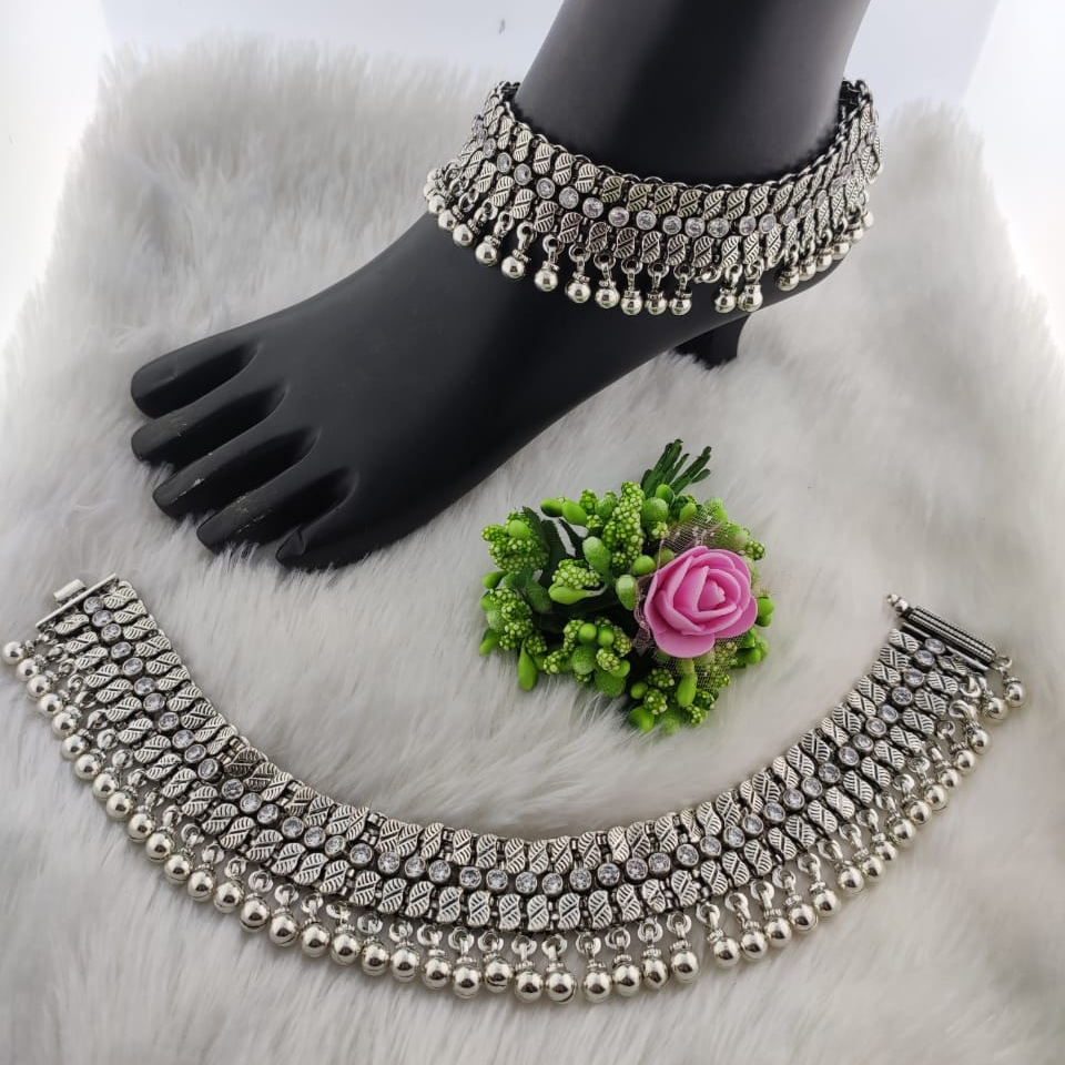 Silver ladies antique patta payals - Image 4