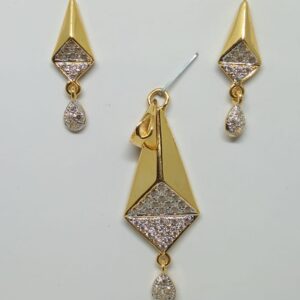 22k Gold Ladies Fancy Diamond Pendent Set