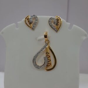 916 gold with diamond pendent set