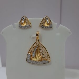 22k gold diamond shell shape pendent set