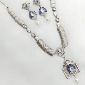 Pure silver kundan necklace for ladies and a pair of earnings