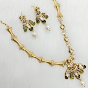 Pure silver kundan necklace for ladies with a pair of earnings