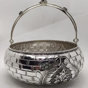 Pure silver flower basket with stylish handle in tile textur.