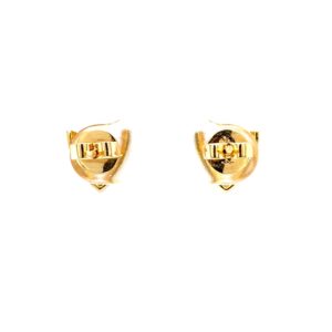 Pressure set with v shape line stud in premium quality diamonds