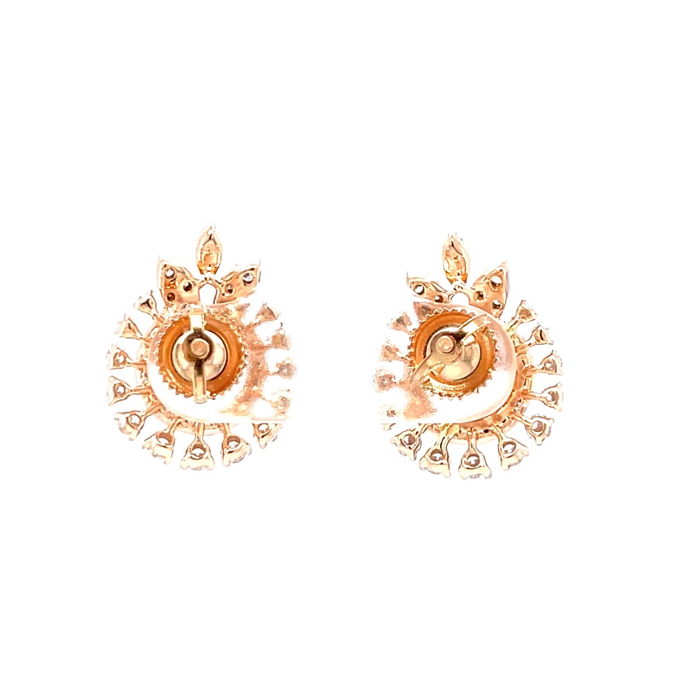 Three petals as motif in a circular diamond stud - Image 5