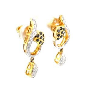 Earrings with a small drop in black & white diamonds 7top157