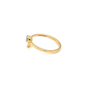 Seven diamond flower with a golden loop in hallmark yellow gold