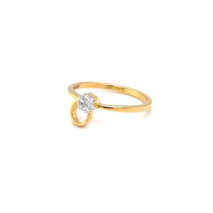 Seven diamond flower with a golden loop in hallmark yellow gold