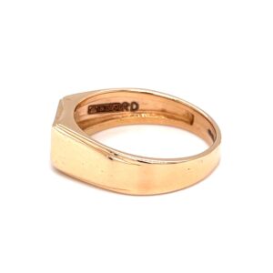 Princess cut diamonds used in classic design for gents ring