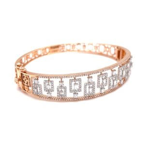 Broad bracelet with baguette in the centre with rectangular design