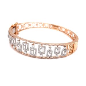 Broad bracelet with baguette in the centre with rectangular design