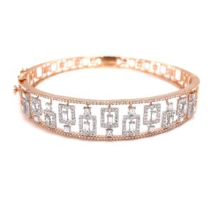 Broad bracelet with baguette in the centre with rectangular design