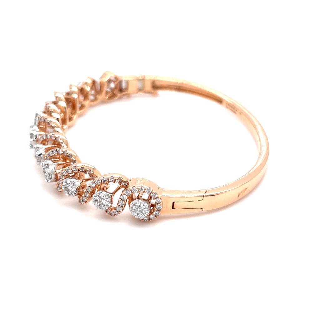 Atemberaubend Diamond Bracelet in a Swirling Design - Image 4