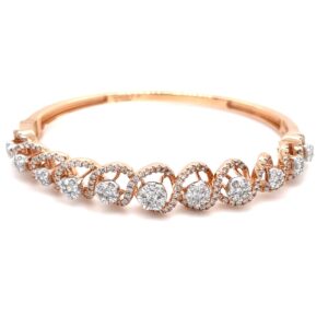 Atemberaubend Diamond Bracelet in a Swirling Design