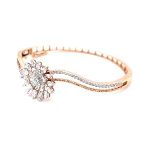 Novus Diamond Bracelet with a Flower Motif in Rose Gold