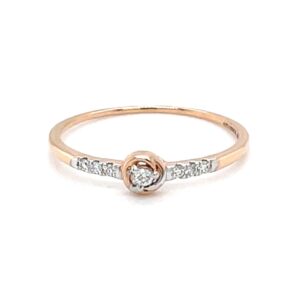 Single diamond in centre with diamonds on band 0lr171