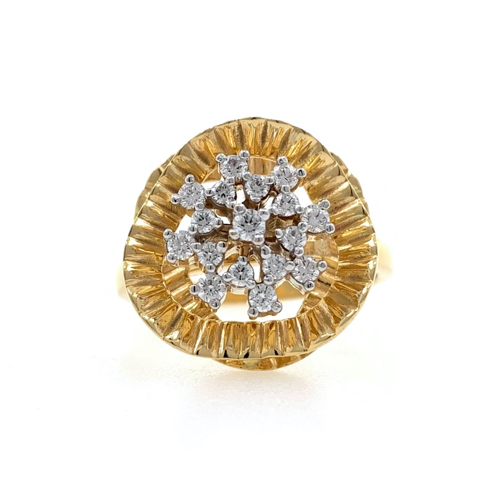 Fancy Cocktail Ring with Wave effect in 18K Yellow Gold - 6.980 grams - 0.32 carats - VVS EF - 0LR57