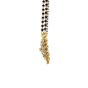 Etourdissante Tanmaniya with Floral Design in the Centre using Fancy Shaped Diamonds in 18k Three Tone Gold - 2.38 carats - 11.040 grams - 8DHP28