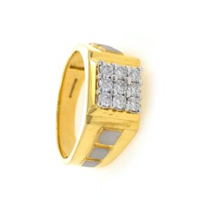 9 diamond with 3 squares gents ring in 18k yellow gold 0gr2